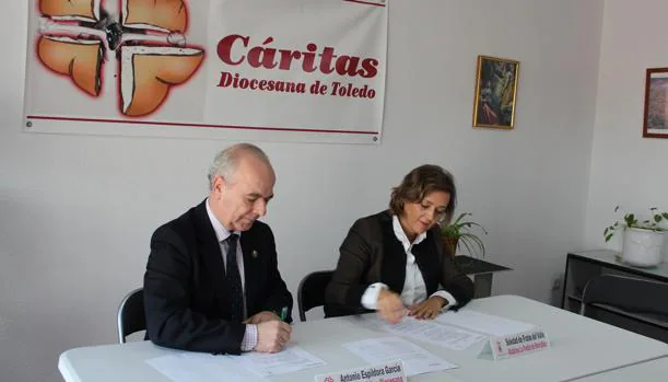 Antonio Espíldora y Soledad De Frutos durante la firma del convenio
