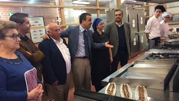 El consejero de Agricultura durante el acto de promoción del cabrito en la Escuela de Hostelería del IES Universidad Laboral de Albacete