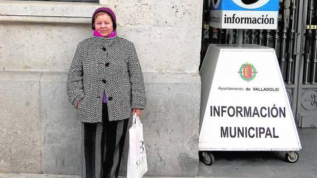 Boutaleb, en el exterior del Ayuntamiento de Valladolid