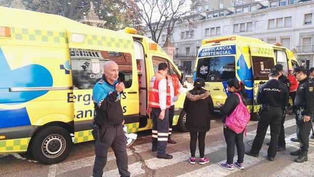 Hasta el Instituto Zorrilla se desplazaron Agentes de la Policía Nacional, ambulancias y bomberos