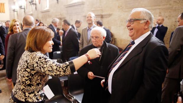 Bonig saluda al exvicepresidente Cotino en presencia del cardenal Cañizares