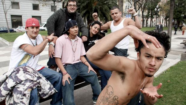 Una reyerta multitudinaria entre bandas latinas acaba con cuatro detenidos