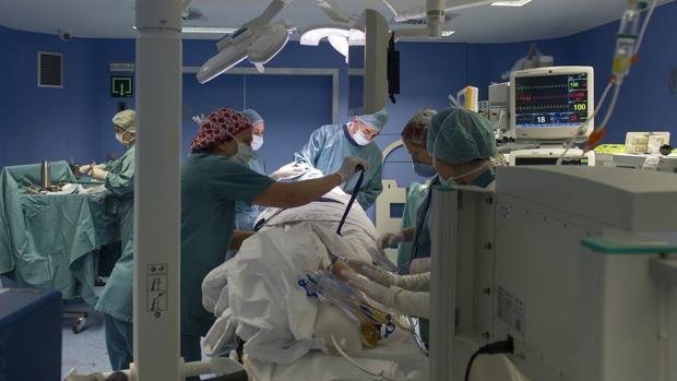 Operación de tumor cerebral en los quirófanos de la Clínica de Navarra