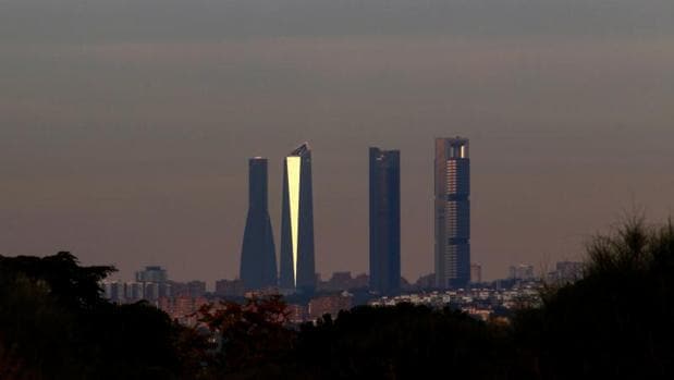 Vistas de la contaminación en Madrid con las Cuatro Torres