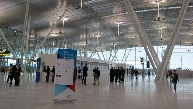 Aeropuerto de Santiago, el que más viajeros suma al cabo del año en Galicia