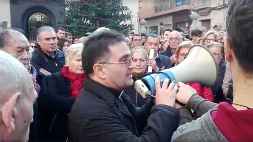 Vecinos coordinando su protesta, en un vídeo