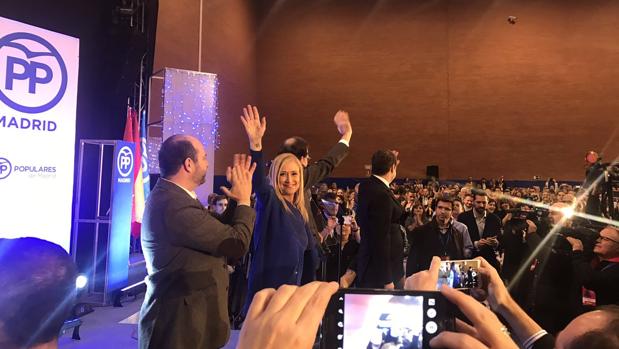 Rajoy, Cifuentes y el consejero Pedro Rollán, en Torrejón de Ardoz en la cena de Navidad del PP