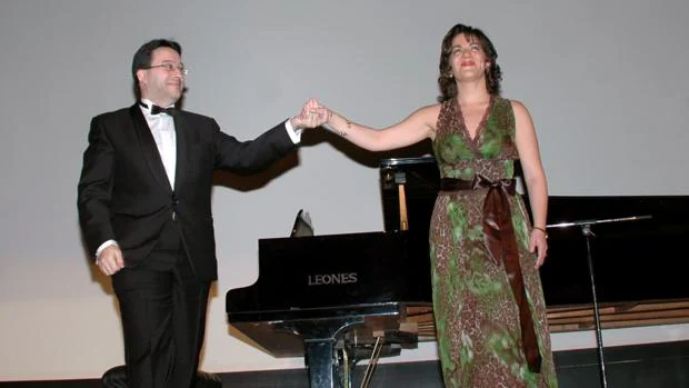 El pianista Julián Jesús Pérez y la soprano Olga Raíces