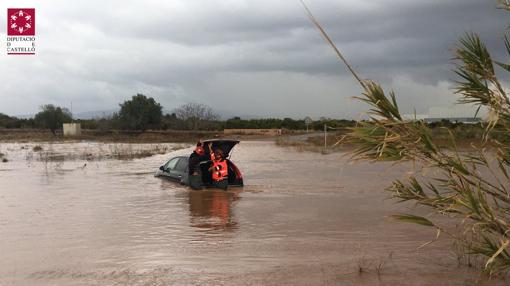 Imagen de un rescate de uun vehículo en Villarreal