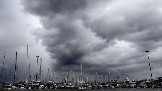 Imagen del temporal tomada ayer en Valencia