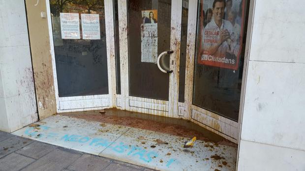 Foto de archivo de uno de los ataques anteriores a la sede de Ciudadanos