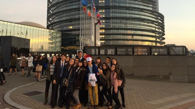 Los estudiantes del Colegio Corazón de María de Zamora, ante el Parlamento europeo