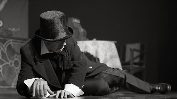 Manuel Almaraz da vida a Scrooge sobre el escenario de Teseo Teatro
