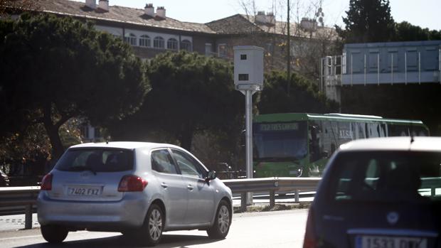 Radar de velocidad en el paseo de la Castellana, a la altura del Hospital de La Paz