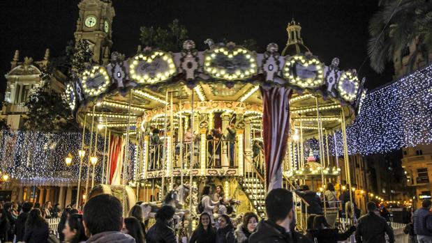 Imagen del carrusel instalado en a Plaza del Ayuntamiento de Valencia