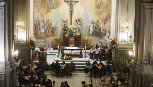 Imagen de la cena organizada en el templo