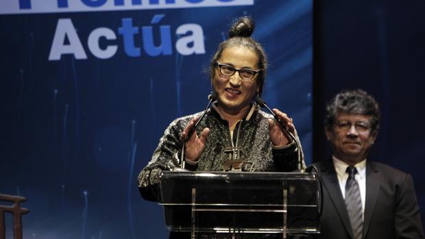 La bailarina Àngels Margarit pronuncia unas palabras tras recoger el premio Actúa Danza