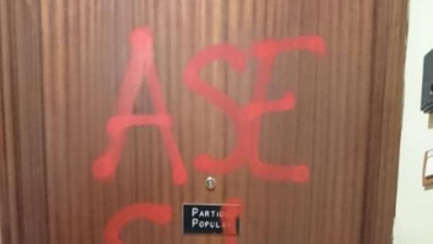 El PP de Baracaldo denuncia pintadas en su sede con la palabra «asesinos»