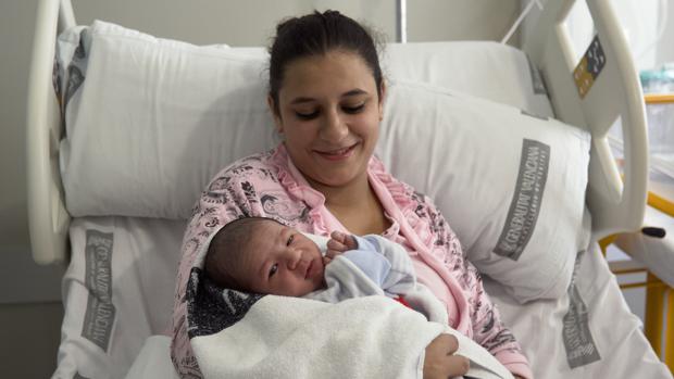 El primer bebé valenciano del año nace en Gandía
