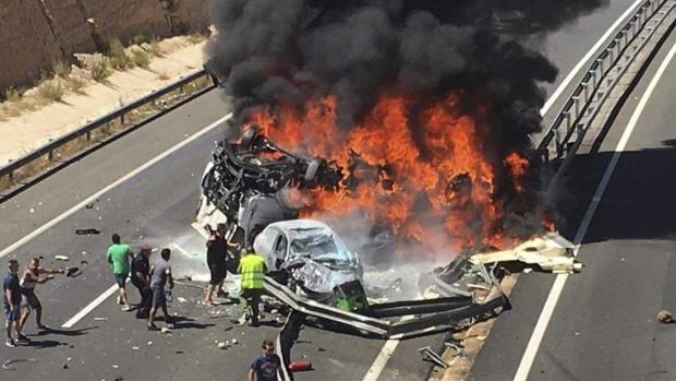 Imagen del accidente de tráfico ocurrido en agosto de 2016 en Elche, en el que murieron tres personas