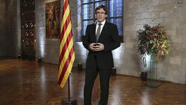 Puigdemont, durante la retransmisión del mensaje de Nochevieja
