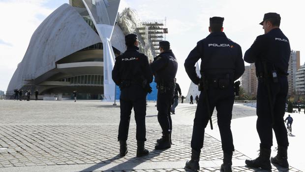 Imagen de archivo de un operativo de la Policía Nacional en Valencia