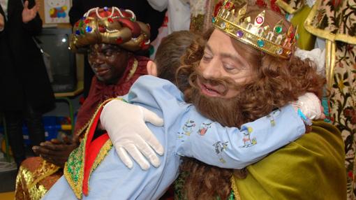 Los Reyes Magos visitan a los niños del hospital de Talavera