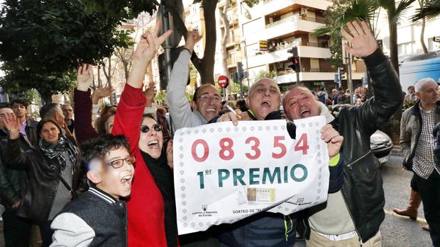 La administración de Benetúser: «La gente está ya abriendo el vino y celebrándolo»