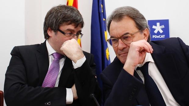 Puigdemont y Mas, durante la reunión de la dirección de Partit Demòcrata Europeu Català