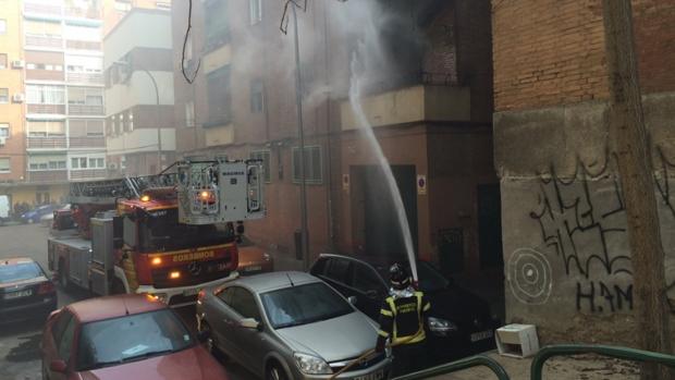 Muere una mujer tras incendiarse su piso en Carabanchel