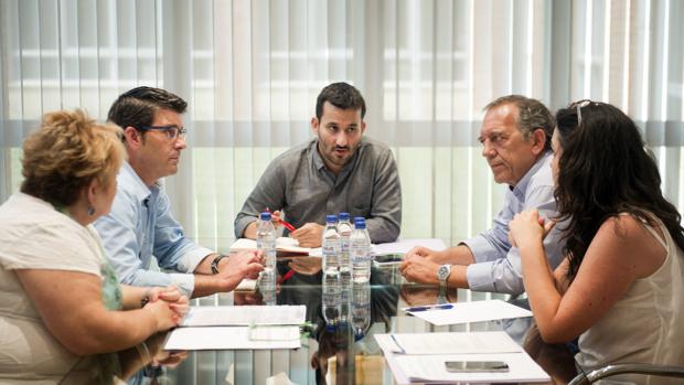 Imagen de una de las reuniones mantenidas para tratar el plan de mejora de los colegios valencianos