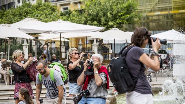 Imagen de un grupo de turistas en Valencia