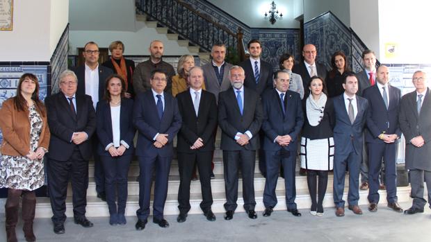 Participantes en la reunión celebrada en el Ayuntamiento de Talavera este jueves