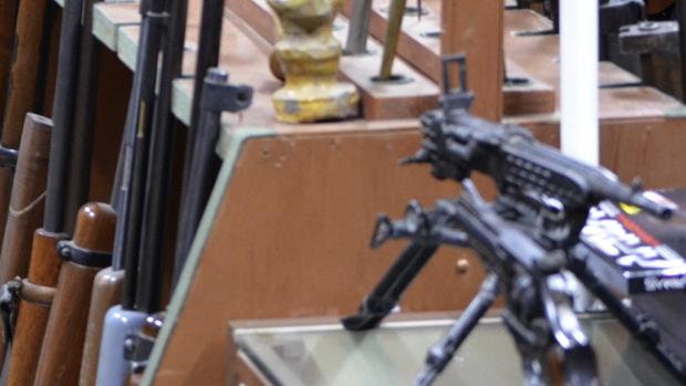 El grupo compraba armas inutilizadas que luego rehabilitaba