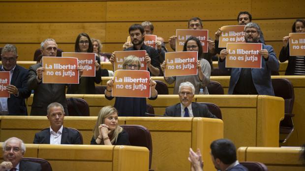 PNV y ERC plantan al Rey en el Senado