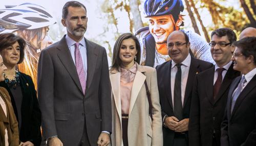 Imagen de los Reyes con el presidente murciano y el ministro Nadal