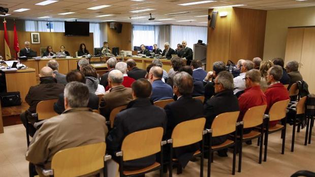 Los 30 acusados por sobornos en el banquillo de la Audiencia de Madrid