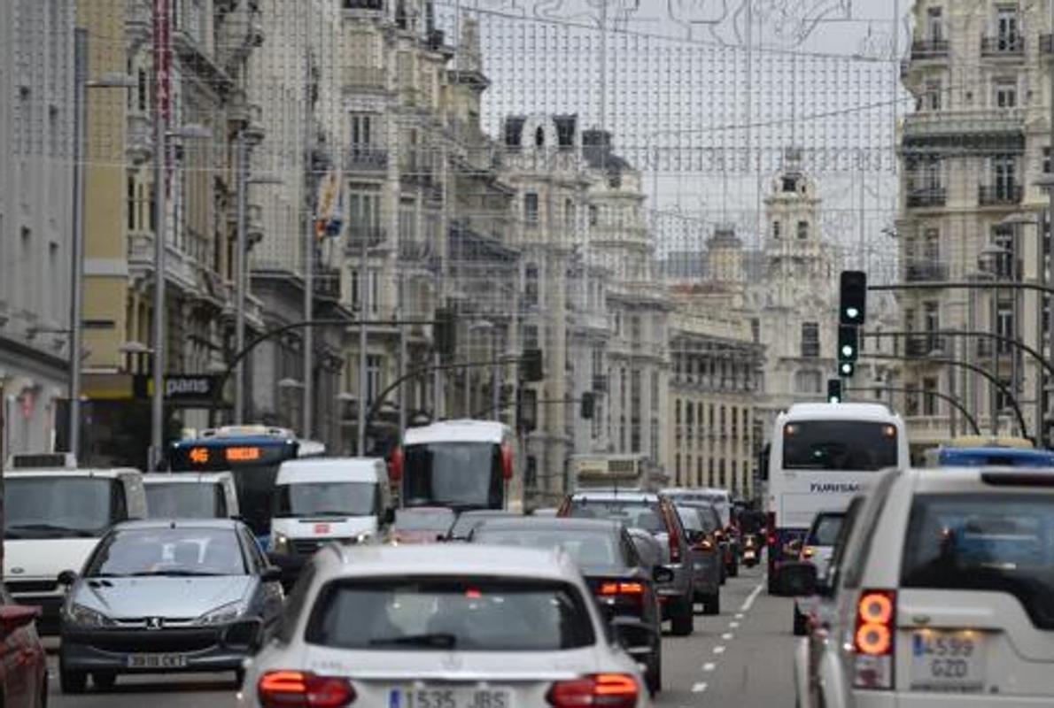 Los arquitectos instan a Carmena a reordenar el tráfico antes de peatonalizar Gran Vía