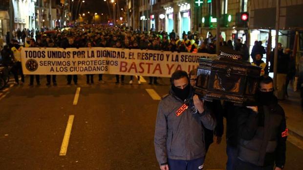 Un millar de policías se manifestaron este martes en Barcelona