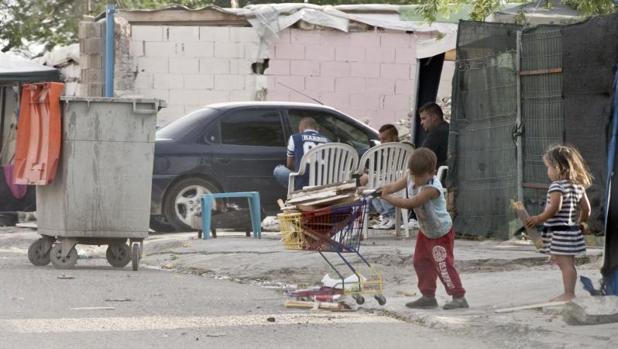 Varios niños en la Cañada de Real