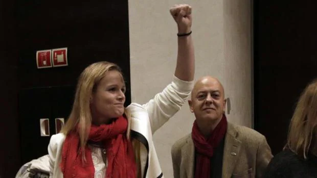 La diputada socialista Zaida Cantera en un acto del también diputado Odón Elorza