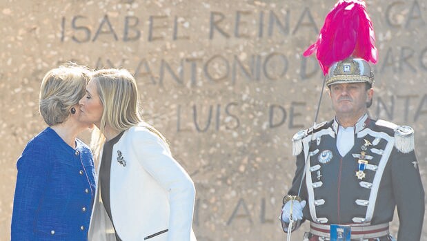 Esperanza Aguirre y Cristina Cifuentes, en un acto oficial el pasado 15 de mayo en Madrid