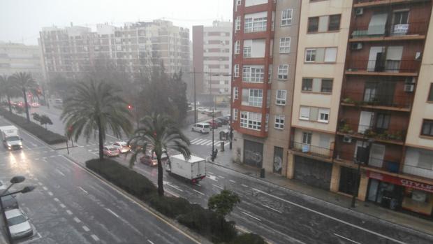 Imagen tomada este viernes en plena tormenta en Valencia