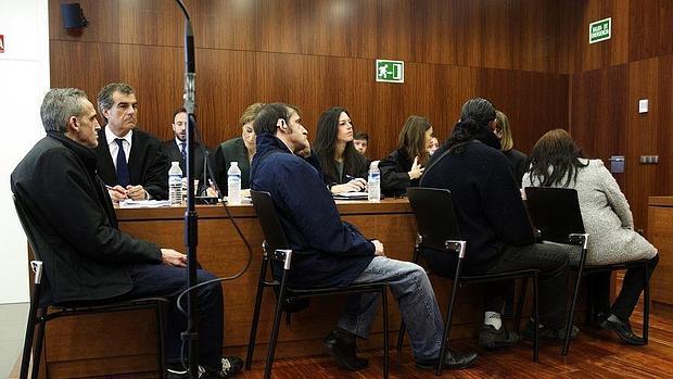 Los cuatro hermanos Morales, durante el primer juicio por el descuartizamiento de la joven Vanessa Barrado