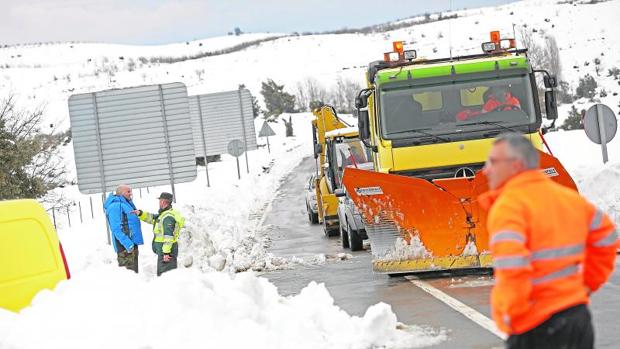 El viento agrava el temporal en un pueblo incomunicado con 70 centímetros de nieve