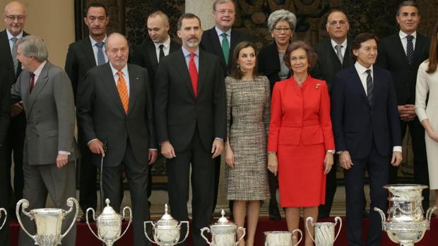 Los Reyes y los Reyes eméritos, en la entrega de los Premios Nacionales del Deporte celebrada este lunes