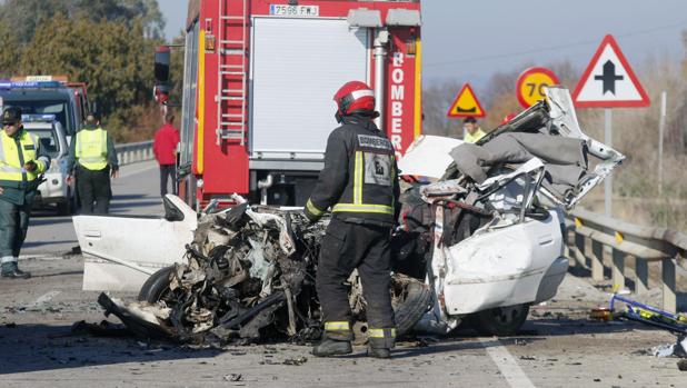 Imagen del accidente de tráfico ocurrido este domingo en la localidad cordobesa de Palma del Río