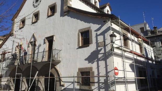 La Diputación de Huesca financia la rehabilitación de la Casa Consistorial de Biescas