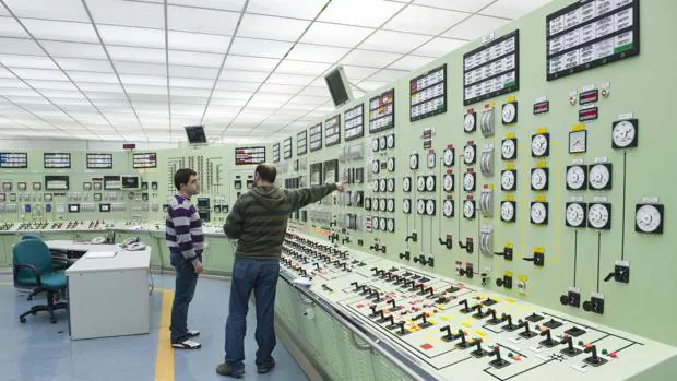 Una de las salas de la central nuclear Santa María de Garoña, ubicada en el Valle de Tobalina (Burgos)