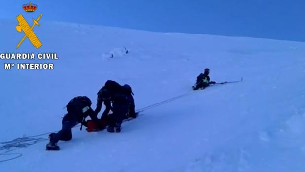 Imagen del rescate del vídeo divulgado por la Guardia Civil